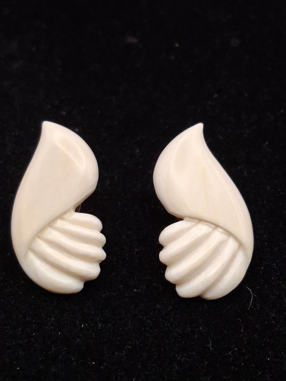 Vintage Acrylic Cream Color Earrings